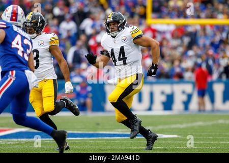 Pittsburgh, Pennsylvania, USA. 8th Jan, 2023. January 8th, 2023 Pittsburgh  Steelers fullback Derek Watt (44) celebrates after scoring a touchdown  during Pittsburgh Steelers vs Cleveland Browns in Pittsburgh, PA. Jake  Mysliwczyk/BMR (Credit