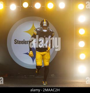 Pittsburgh, Pennsylvania, USA. 2nd Oct, 2022. October 2nd, 2022 Pittsburgh  Steelers safety Terrell Edmunds (34) entrance during Pittsburgh Steelers vs  New York Jets in Pittsburgh, PA at Acrisure Stadium. Jake Mysliwczyk/BMR  (Credit