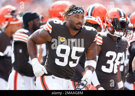 Cleveland Browns defensive end Takkarist McKinley (55) rushes during an NFL  football game against the Kansas City Chiefs Sunday, Sept. 12, 2021, in  Kansas City, Mo. (AP Photo/Peter Aiken Stock Photo - Alamy