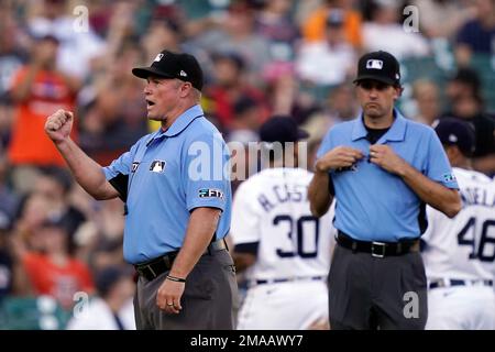 Umpire Marvin Hudson, left, makes the call after a review with umpire ...