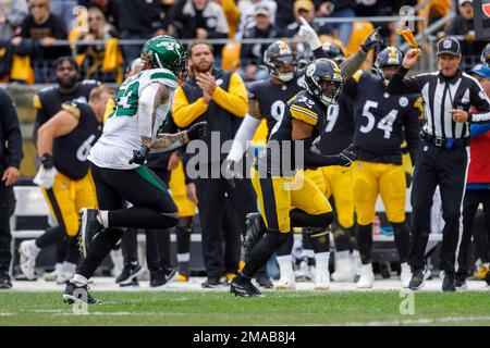 Pittsburgh, Pennsylvania, USA. 24th Dec, 2022. December 24th, 2022  Pittsburgh Steelers safety Minkah Fitzpatrick (39) entrance during Pittsburgh  Steelers vs Las Vegas Raiders in Pittsburgh, PA. Jake Mysliwczyk/BMR  (Credit Image: © Jake