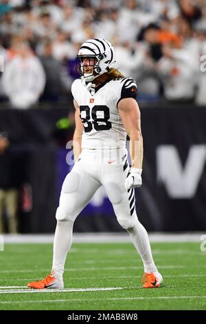 Cincinnati Bengals tight end Hayden Hurst (88) carries the ball