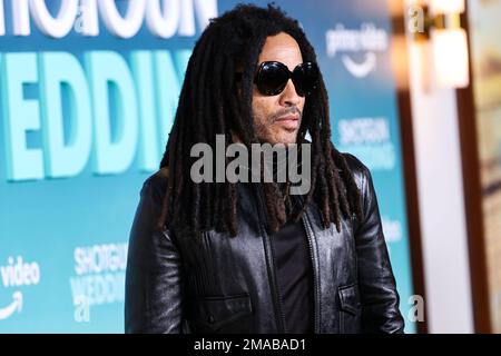 HOLLYWOOD, LOS ANGELES, CALIFORNIA, USA - JANUARY 18: American singer-songwriter Lenny Kravitz arrives at the Los Angeles Premiere Of Amazon Prime Video's 'Shotgun Wedding' held at the TCL Chinese Theatre IMAX on January 18, 2023 in Hollywood, Los Angeles, California, United States. (Photo by Xavier Collin/Image Press Agency) Stock Photo