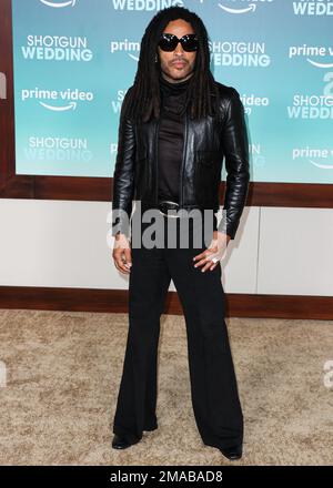 HOLLYWOOD, LOS ANGELES, CALIFORNIA, USA - JANUARY 18: American singer-songwriter Lenny Kravitz arrives at the Los Angeles Premiere Of Amazon Prime Video's 'Shotgun Wedding' held at the TCL Chinese Theatre IMAX on January 18, 2023 in Hollywood, Los Angeles, California, United States. (Photo by Xavier Collin/Image Press Agency) Stock Photo