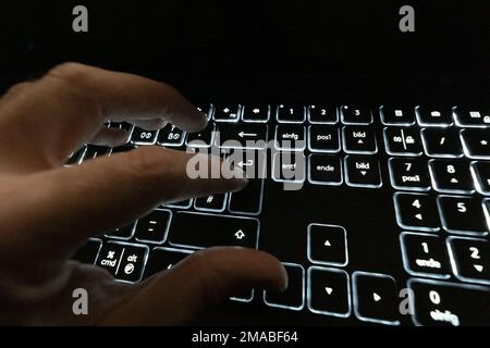 01.12.2022, Germany, Bremen, Bremen - Hand on a computer keyboard. 00A221201D482CAROEX.JPG [MODEL RELEASE: YES, MODEL RELEASE: YES (c) caro images / B Stock Photo
