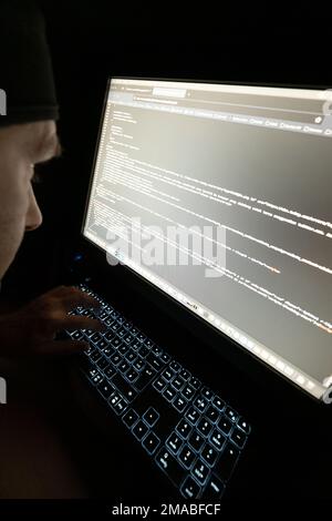 01.12.2022, Germany, Bremen, Bremen - posed symbol photo cybercrime. 00A221201D415CAROEX.JPG [MODEL RELEASE: YES, MODEL RELEASE: YES (c) caro images / Stock Photo