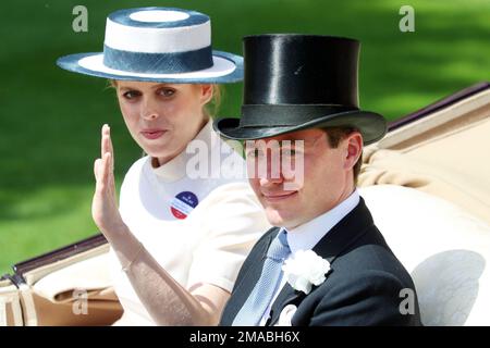 15.06.2022, Great Britain, Windsor, Ascot - HRH Princess Beatrice and her husband Edoardo Mapelli Mozzi. 00S220615D418CAROEX.JPG [MODEL RELEASE: NO, M Stock Photo