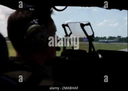 U.S. Air Force Lt. Col. Jason Williams, a C-17 Globemaster III pilot assigned to the 317th Airlift Squadron, prepares for takeoff near Joint Base Charleston, SC, May 24th, 2022. Aircrew members routinely perform low-level procedures, aerial refueling, and touch and go maneuvers in South Carolina to sharpen their proficiency and mission readiness. Stock Photo