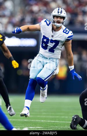 October 16, 2022, Philadelphia, PA, USA: October 16, 2022: Philadelphia  Eagles linebacker Kyzir White (43) tackles Dallas Cowboys tight end Jake  Ferguson (87) after a catch during the NFL football matchup between