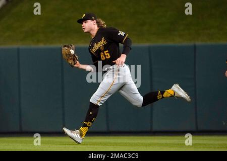 Pittsburgh Pirates right fielder Jack Suwinski loses his cap while