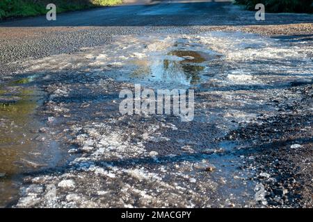 Sonning Eye, Playhatch, Berkshire, UK. 19th January, 2023. Icy roads today. A Flood Alert remains in place for Sonning Eye and Playhatch. Temperatures are forecast to stay at below freezing for the next few days. Credit: Maureen McLean/Alamy Live News Stock Photo