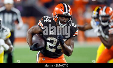 Cleveland Browns running back Nick Chubb (24) rushes against Buffalo Bills  on Sunday, Nov. 10, 2019 in Cleveland, O.H. (AP Photo/Rick Osentoski Stock  Photo - Alamy