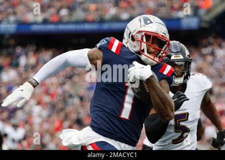 Miami Dolphins wide receiver Tyreek Hill (10) catches a touchdown pass  during an NFL football game against the Baltimore Ravens, Sunday, Sept. 18,  2022 in Baltimore. (AP Photo/Daniel Kucin Jr Stock Photo - Alamy