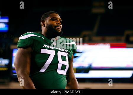 New York Jets guard Laurent Duvernay-Tardif (72) walks to the line of  scrimmage during an NFL football game against the New Orleans Saints,  Sunday, Dec. 12, 2021, in East Rutherford, N.J. (AP