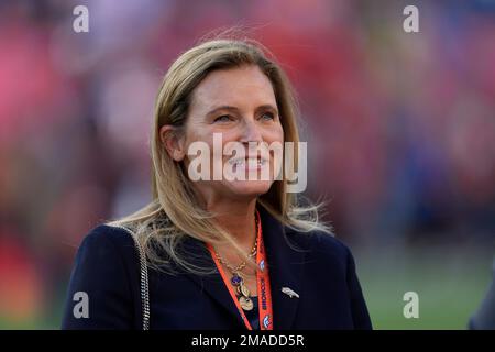 Denver Broncos owners Rob Walton andhis daughter, Carrie Walton Penner,  before an NFL football game Sunday, Sept. 18, 2022, in Denver. (AP  Photo/David Zalubowski Stock Photo - Alamy