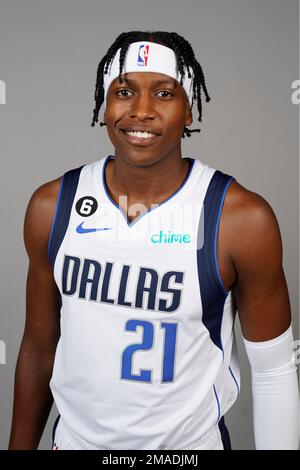 Dallas Mavericks guard Frank Ntilikina (21) during an NBA
