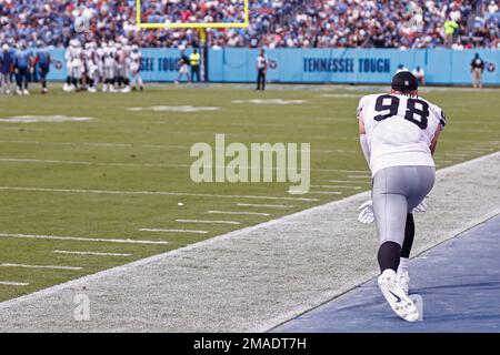 Saturday, November 6, 2022; Jacksonville, FL USA; Las Vegas Raiders  defensive end Maxx Crosby (98) on the line of scrimmage during an NFL game  agains Stock Photo - Alamy