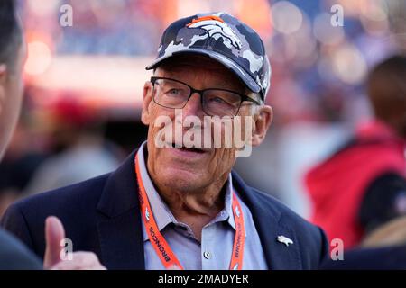 San Francisco 49ers chief executive officer Jed York, middle, talks with Denver  Broncos owners Carrie Walton Penner, left, and Rob Walton before an NFL  football game in Denver, Sunday, Sept. 25, 2022. (