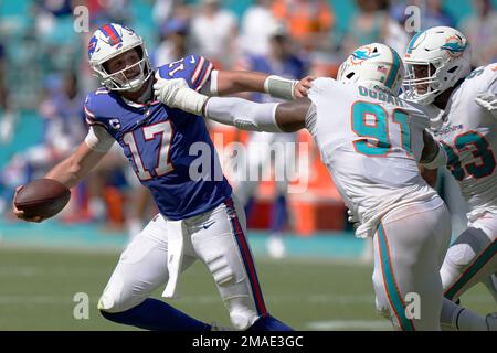 Miami Dolphins outside linebacker Jaelan Phillips (15) warms up before an  NFL football game against the New York Jets, Sunday, Dec. 19, 2021, in Miami  Gardens, Fla. (AP Photo/Wilfredo Lee Stock Photo - Alamy