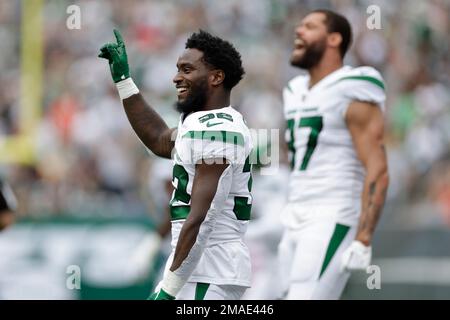 New York Jets' Michael Carter (32) celebrates with teammates after