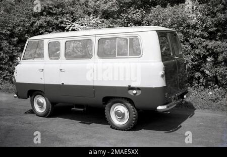 1957, historical, side view of a Ford Thames 400E (15 cwt ) minibus or small people carrier, England, UK. The 400E was a light commerical vehicle made in Dagenham, Britain by Ford UK from 1957 to 1965. Here we see the front passenger door, side passenger door with step and rear doors, all closed. Stock Photo