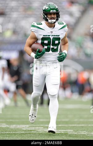 New York Jets tight end Jeremy Ruckert (89) warms up before an