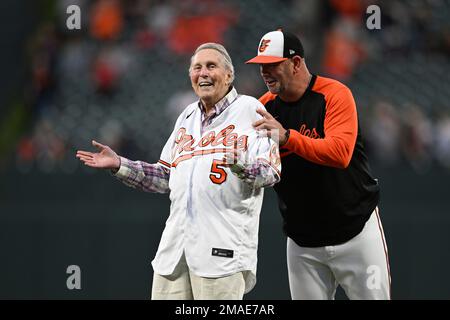 FILE: L to R Baltimore Orioles Hall of Famers Brooks Robinson and