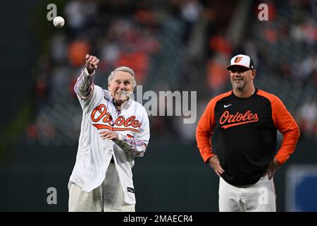 FILE: L to R Baltimore Orioles Hall of Famers Brooks Robinson and