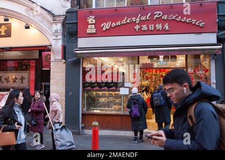 London, UK, 19 January 2023: In advance of Chinese New Year and the streets of Chinatown are packed with locals and tourists. The Chinese Year of the Rabbit begins on Sunday 22nd January and bakeries are doing brisk business in Chinese style cakes. Anna Watson/Alamy Live News Stock Photo