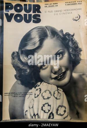 Pour Vous magazine cover with French actress star Simone Simon, France September 1937 Stock Photo