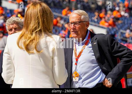 Denver Broncos owners Rob Walton andhis daughter, Carrie Walton Penner,  before an NFL football game Sunday, Sept. 18, 2022, in Denver. (AP  Photo/David Zalubowski Stock Photo - Alamy