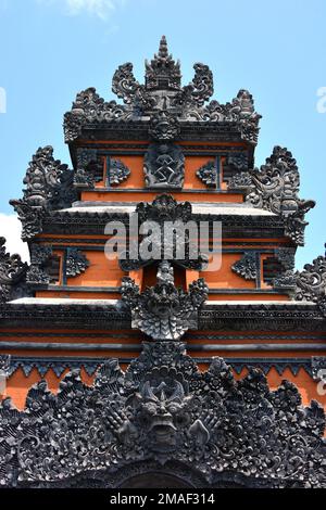 Traditional entrance gate of Tanah Lot beach, Tabanan, Bali, Indonesia, Asia Stock Photo