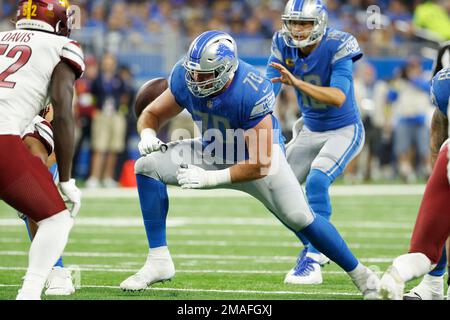 Detroit Lions offensive tackle Dan Skipper (70) warms up before an NFL  football game Sunday, Nov. 13, 2022, in Chicago. (AP Photo/David Banks  Stock Photo - Alamy