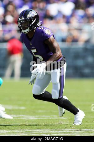 Baltimore, USA. 18th Sep, 2022. Miami Dolphins wide receiver Jaylen Waddle  (17) scores a touchdown over Baltimore Ravens cornerback Jalyn Armour-Davis  (5) on a 7-yard reception late in the fourth quarter at