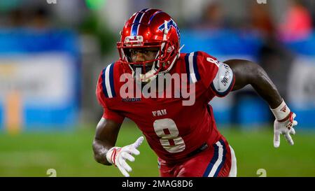 FAU wide receiver Je Quan Burton 82 during an NCAA football game