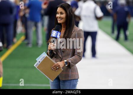 CBS Sports sideline reporter Tracy Wolfson works during an NFL football  game between the Pittsburgh Steelers