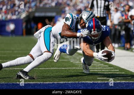 Carolina Panthers' Jeremy Chinn, left, tries unsuccessfully to stop New  York Giants' Daniel Bellinger from scoring a touchdown during the second  half an NFL football game, Sunday, Sept. 18, 2022, in East