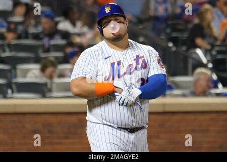 Daniel Vogelbach 32 New York Mets Blowing Gum Shirt - Yeswefollow