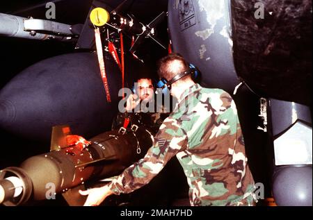 US Air Force weapon loaders load an AGM-123 Skipper air to surface missile onto aircraft prior to take off for NATO air strikes on Serbian targets surrounding Sarajevo, Bosnia-Herzegovina. Subject Operation/Series: DELIBERATE FORCE Base: Aviano Air Base State: Pordenone Country: Italy (ITA) Stock Photo