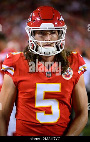 Kansas City Chiefs punter Tommy Townsend (5) punts the ball in the fourth  quarter during an NFL football game against the San Francisco 49ers,  Sunday, Oct. 23, 2022 in Santa Clara, Calif. (