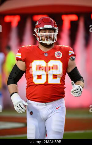 Kansas City Chiefs guard Joe Thuney (62) takes his stance during an NFL  football game against the Los Angeles Chargers, Sunday, Nov. 20, 2022, in  Inglewood, Calif. (AP Photo/Kyusung Gong Stock Photo - Alamy