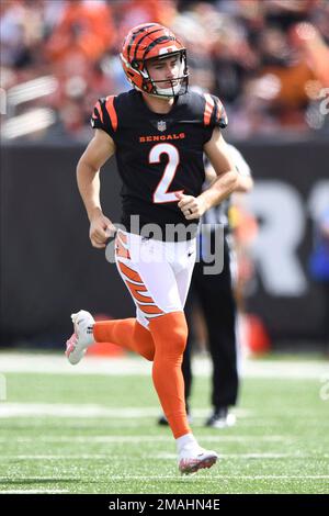 Cincinnati Bengals' Evan McPherson (2) and Trayveon Williams (32) warm up  during an NFL football game against the Baltimore Ravens, Sunday, Sept. 17,  2023, in Cincinnati. (AP Photo/Jeff Dean Stock Photo - Alamy