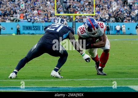 Tennessee Titans cornerback Roger McCreary (21) runs onto the