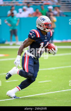 New England Patriots wide receiver Ty Montgomery (14) runs with