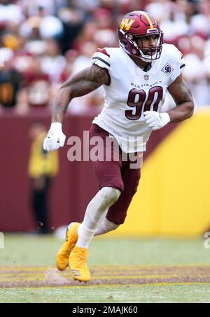 Landover, MD, USA. 18th Dec, 2022. Washington Commanders defensive end  Montez Sweat (90) prior to the NFL game between the New York Giants and the  Washington Commanders in Landover, MD. Reggie Hildred/CSM/Alamy