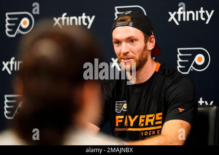 Philadelphia Flyers' Sean Couturier smiles during a news conference at the  team's NHL hockey practice facility, Monday, Sept. 12, 2022, in Voorhees,  N.J. (AP Photo/Matt Slocum Stock Photo - Alamy