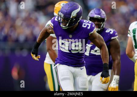 Chicago Bears linebacker Hunter Hillenmeyer (92) tackles Green Bay Packers  receiver Donald Driver (80) after a