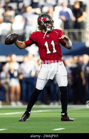 Tampa Bay Buccaneers quarterback Blaine Gabbert (11) talks with