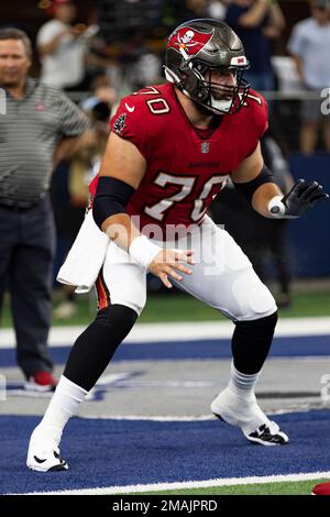 Nov 14, 2021; Landover, MD USA; Tampa Bay Buccaneers offensive tackle  Donovan Smith (76) prepare for an NFL game at FedEx Field. The Washington  Footb Stock Photo - Alamy