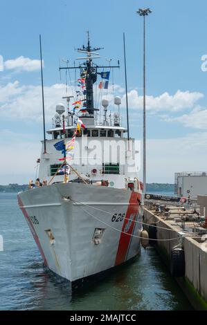 NEW YORK (May 28, 2022) U.S. Coast Guard Cutter Dependable (WLB 626), moored at Homeport Pier in Staten Island, New York, during Fleet Week. Fleet Week New York, now in its 34th year, is the city's time-honored celebration of the sea services. It is an unparalleled opportunity for the citizens of New York and surrounding tri-state area to meet Sailors, Marines and Coast Guardsmen and witness first hand the latest capabilities of today’s maritime services. The weeklong celebration has been held nearly every year since 1984 and will host nearly 3,000 Sailors, Marines and Coast Guardsmen this yea Stock Photo